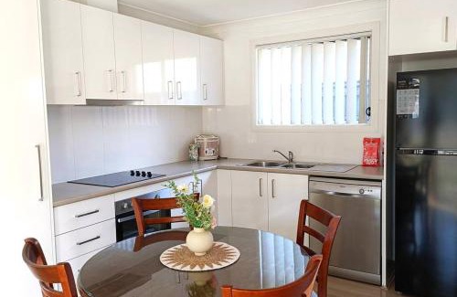 Baulkham Hills Casa | New and Cozy 2 Bedrooms Granny Flat with Aircon & Pool