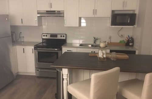 Guildford Casa | New and Cozy 2 bedrooms suite