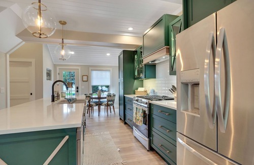 Boyne City Casa | New and Fully Remodeled | .6 miles to Downtown Boyne | Pet Friendly | Hot Tub