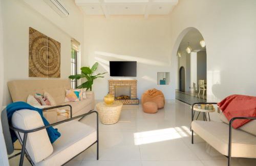 Son Tra Villa | New and spacious villa with 3 private bedrooms and swimming pool, 5 minutes to Han river, free parking
