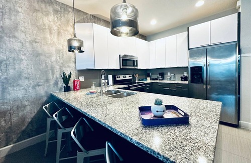 Silver Creek Casa | NEW and Stylish Townhouse - 13miles from DISNEY Complex