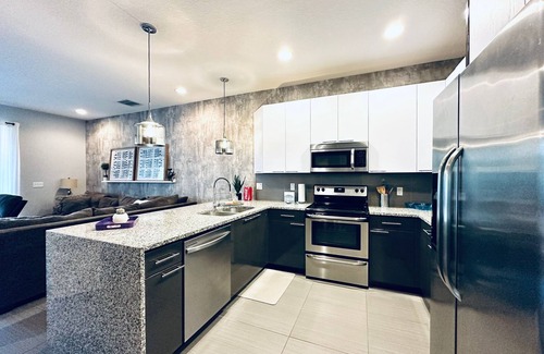 Silver Creek Casa | NEW and Stylish Townhouse - 13miles from DISNEY Complex