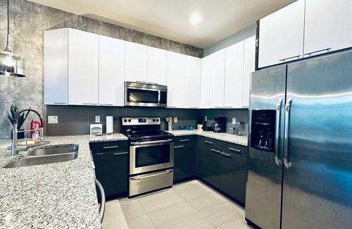 Silver Creek Casa | NEW and Stylish Townhouse - 13miles from DISNEY Complex