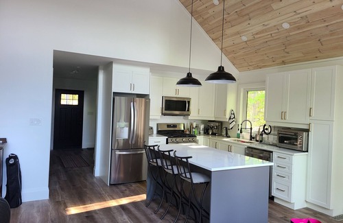 Irondale Cabaña | New and Very Private Lakefront Cottage 5-Br, 3-Ba