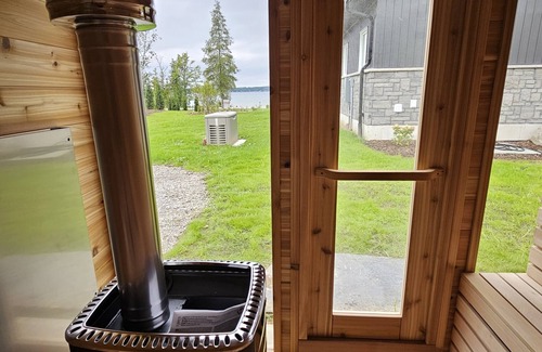 Irondale Cabaña | New and Very Private Lakefront Cottage 5-Br, 3-Ba