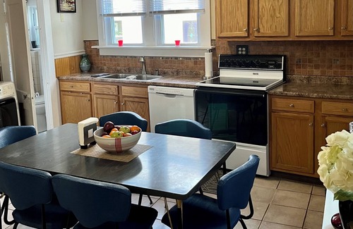 Southington Casa | NEW-Another Fun Downtown Location 1st floor