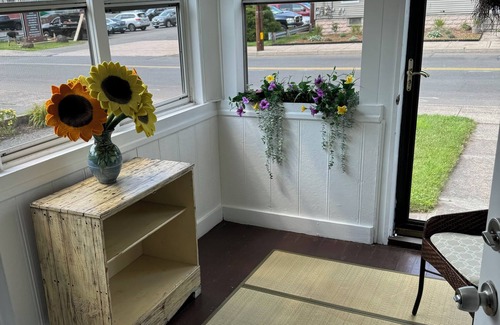 Southington Casa | NEW-Another Fun Downtown Location 1st floor