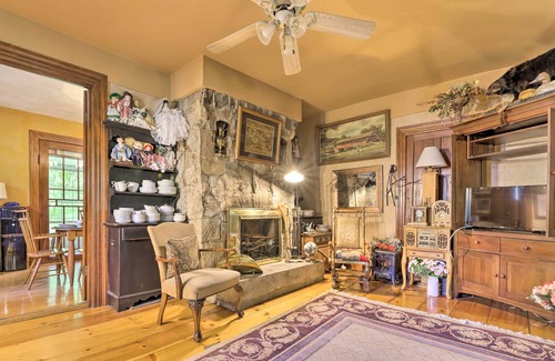 Woodstock Casa | NEW! Antique-Filled Home, 1/2 Mi to Woodstock Fair