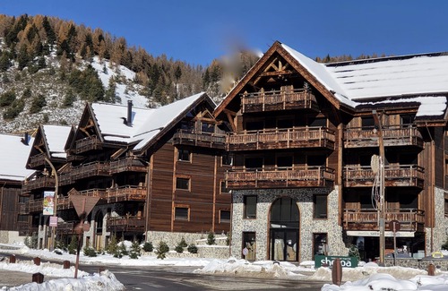 Saint-Etienne-de-Tinee Apartamento | New apartment at the foot of the Riou slopes in AURON