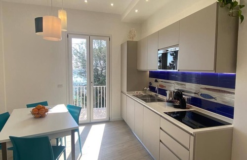Marina del Cantone Apartamento | New apartment 100 meters from the sea