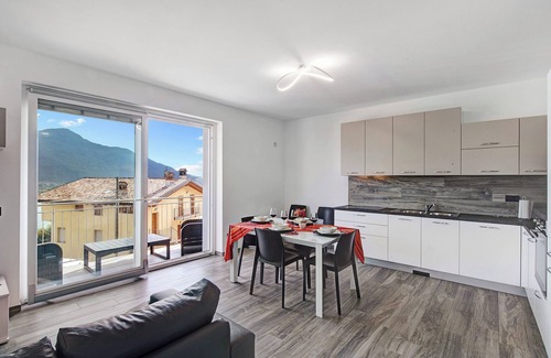 Aurogna Apartamento | Apartamento nuevo Casa Andrea con vistas al lago, terraza y aparcamiento gratuito in situ