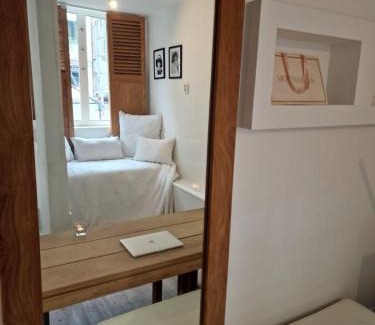 Burgwallen Nieuwe Zijde Apartamento | New Apartment in the Heart of Amsterdam