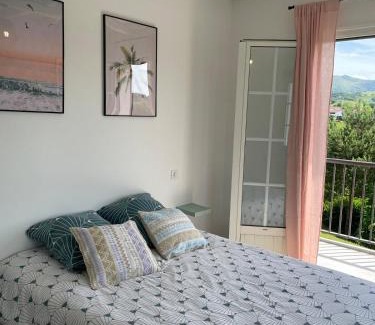 Espelette Apartamento | New apartment, mountain view, Espelette, 1er etage