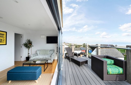 Hastings Apartamento | New apartment nestled on the seaside with expansive views of cliffs, sea and sky