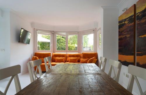 Antiguo Apartamento | NEW Apartment & Terrace. Steps to Ondarreta Beach