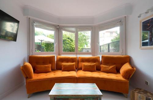 Antiguo Apartamento | NEW Apartment & Terrace. Steps to Ondarreta Beach