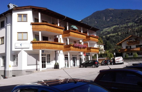 Stumm Apartamento | Nuevos apartamentos en una ubicación central con vistas panorámicas y un aparcamiento.