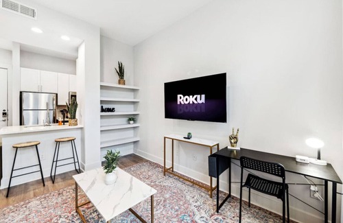 Deep Ellum Apartamento | New Apt in DeepEllum with Pool and Parking near Baylor Med
