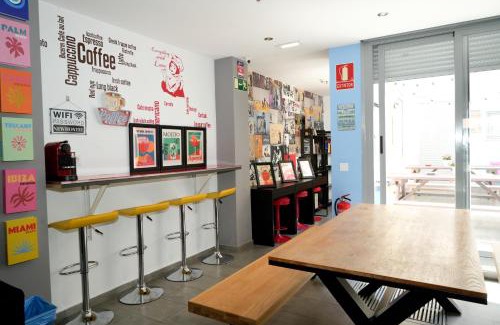 Foners Hostal | New Art Hostel - Albergue Juvenil