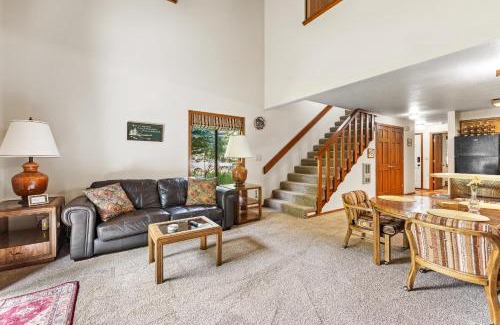 McCall Casa | New! Aspen 4 Seasons - Seasonal pool - Close to beaches, parks, golf, and downtown