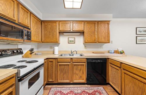 McCall Casa | New! Aspen 4 Seasons - Seasonal pool - Close to beaches, parks, golf, and downtown