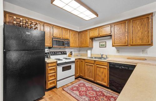 McCall Casa | New! Aspen 4 Seasons - Seasonal pool - Close to beaches, parks, golf, and downtown