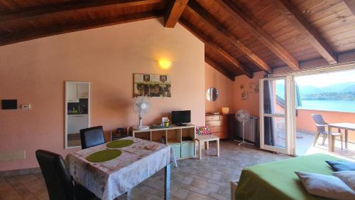 Fiumelatte Apartamento | New Attic Lake View 2
