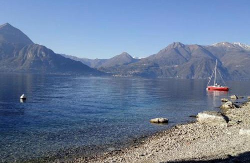 Fiumelatte Apartamento | New Attic Lake View 5