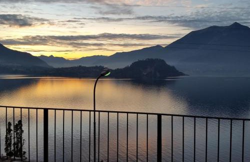 Fiumelatte Apartamento | New Attic Lake View 5