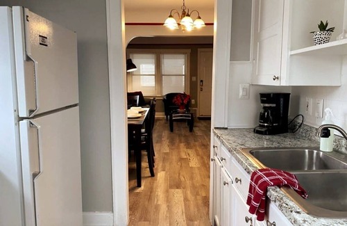 Pontiac Casa | NEW! AutoManiac spot in the heart of Pontiac/3 beds 2 baths