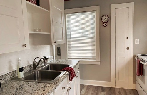 Pontiac Casa | NEW! AutoManiac spot in the heart of Pontiac/3 beds 2 baths