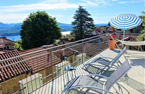 Stresa Apartamento | Nuevo apartamento luminoso y soleado con gran terraza, vistas panorámicas y conexión Wi-Fi gratuita.