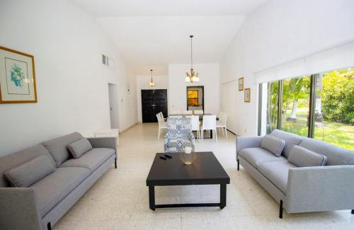 Granjas del Marqués Apartamento | New Bamboo La Tropical