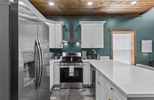 Stanton Casa | New Barn/Sleeps 12/2 Hot Tubs/EV Charger