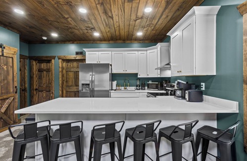 Stanton Casa | New Barndominium/Sleeps 24/4 Kitchens/4 Hot Tubs/4 Firepits