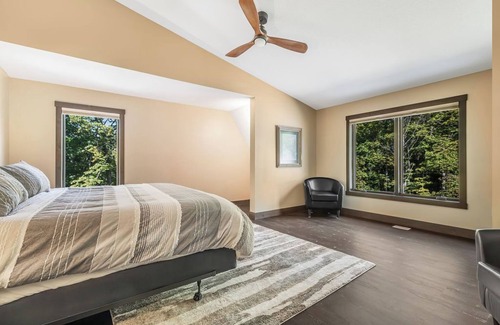 Balsam Lake Otro | NEW Barndominium with INDOOR Pickleball Court in Balsam Lake