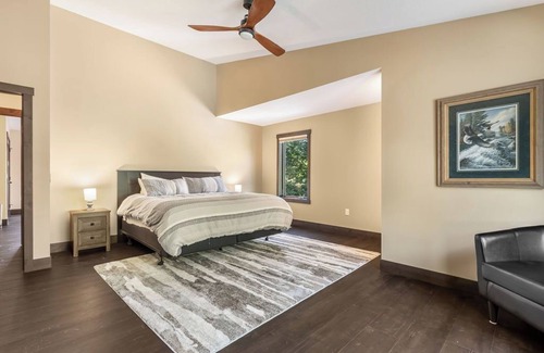 Balsam Lake Otro | NEW Barndominium with INDOOR Pickleball Court in Balsam Lake