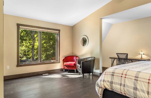 Balsam Lake Otro | NEW Barndominium with INDOOR Pickleball Court in Balsam Lake