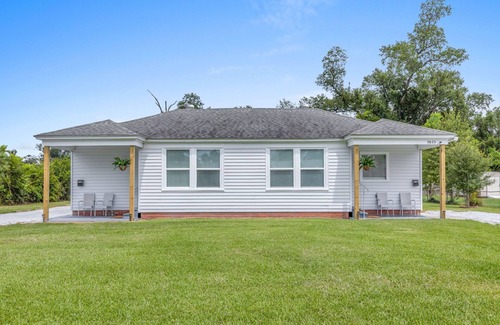 Lake Charles Casa | New! “Bayou Bungalow: Work or Wander”