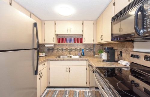 Daytona Beach Apartamento | NEW! Beach in Minutes-Smart TVs in All Rooms-Speedway-Hospitals in Mins