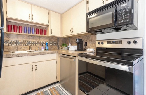 Daytona Beach Apartamento | NEW! Beach in Minutes-Smart TVs in All Rooms-Speedway-Hospitals in Mins