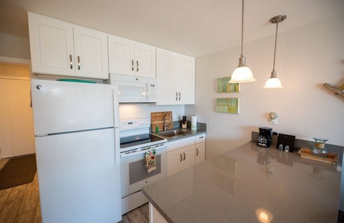 Carpinteria Condominio | NEW! Beach Studio w/Private Ocean View Balcony #235