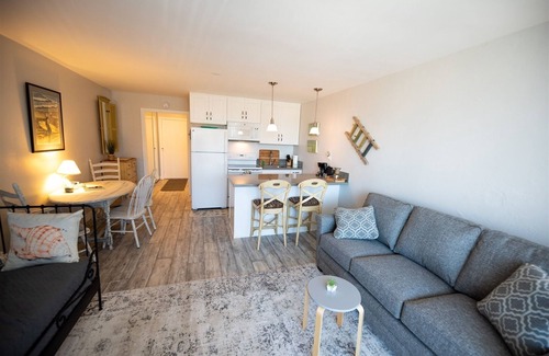 Carpinteria Condominio | NEW! Beach Studio w/Private Ocean View Balcony #235