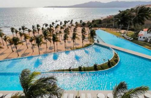 Flamingos Apartamento | NEW Beachfront Marítima Playa Condos, 2 Pools and Gym
