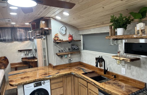 Ruidoso Cabina | "New" Beary Tiny Cabin in Historic Upper Canyon