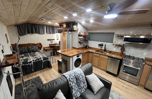 Ruidoso Cabina | "New" Beary Tiny Cabin in Historic Upper Canyon