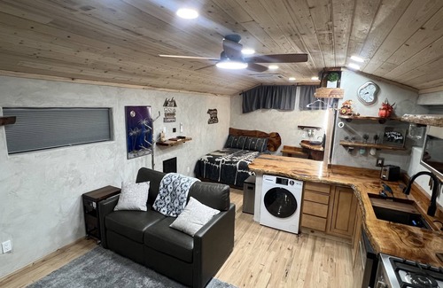 Ruidoso Cabina | "New" Beary Tiny Cabin in Historic Upper Canyon