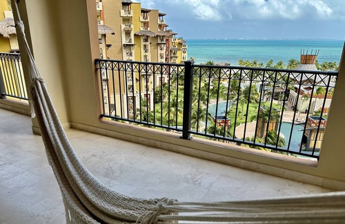 Playa Mujeres Apartamento | NEW! Beautiful 2BD Beach Getaway!