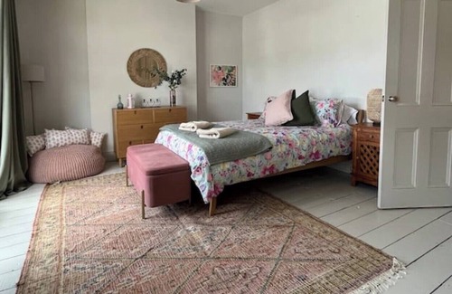 Babbacombe Casa | NEW Beautiful 6 Bedroom Near sea