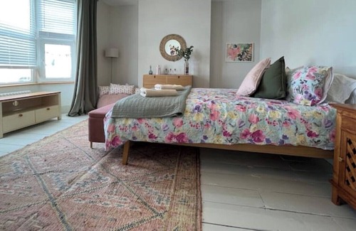 Babbacombe Casa | NEW Beautiful 6 Bedroom Near sea